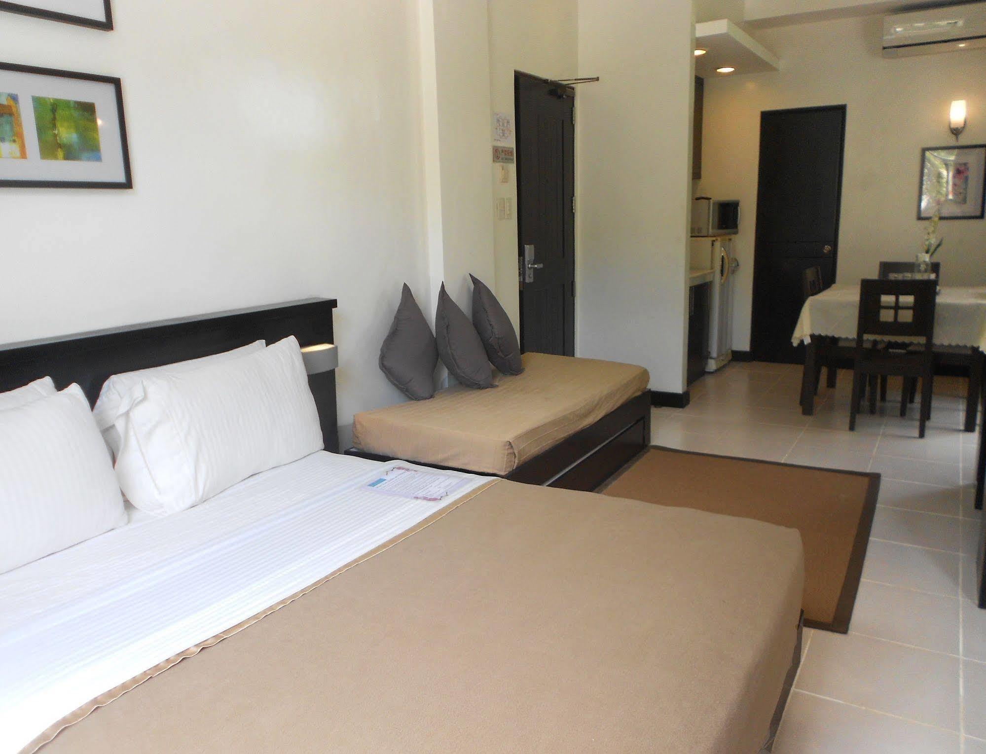 One Crescent Place Hotel Balabag  Exterior foto