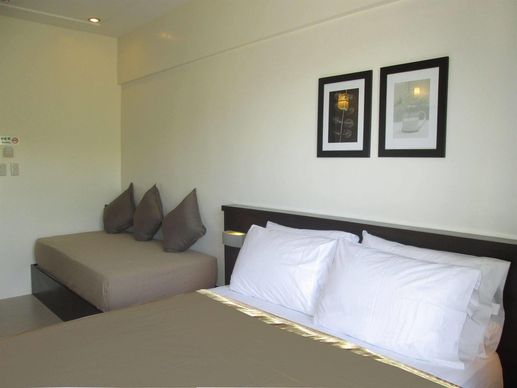 One Crescent Place Hotel Balabag  Exterior foto